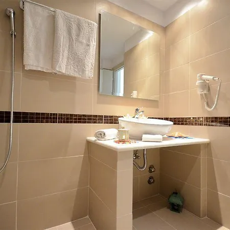 Blue Sky Apartmanhotel 2*